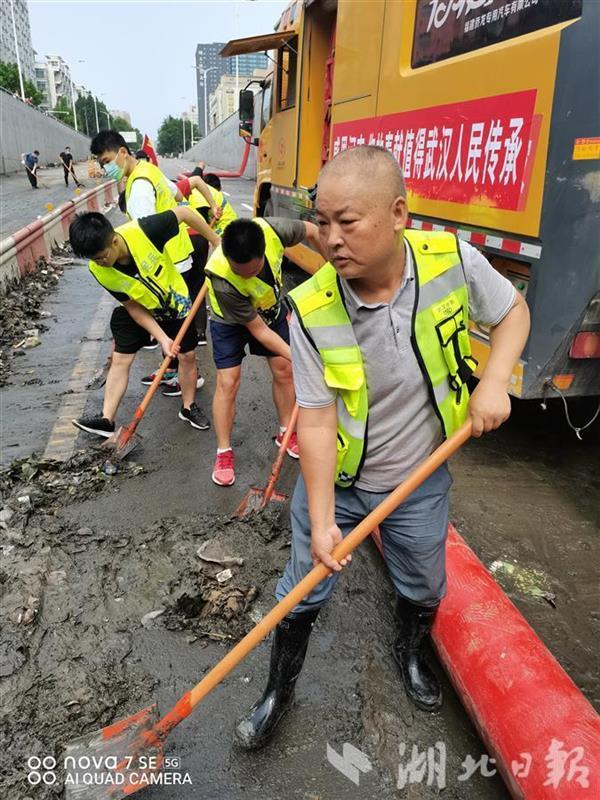武汉支援河南郑州排水抢险救援队累计抽排90余万方