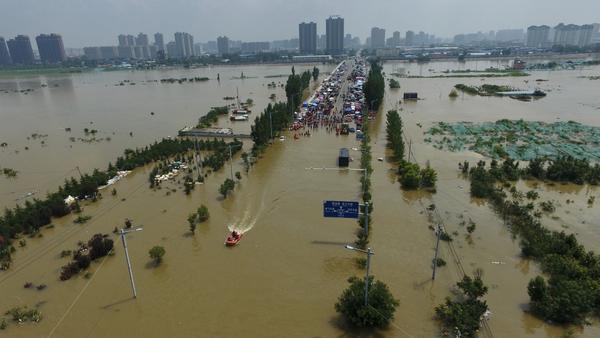 新乡洪灾现场直击丨我的名字叫志愿者