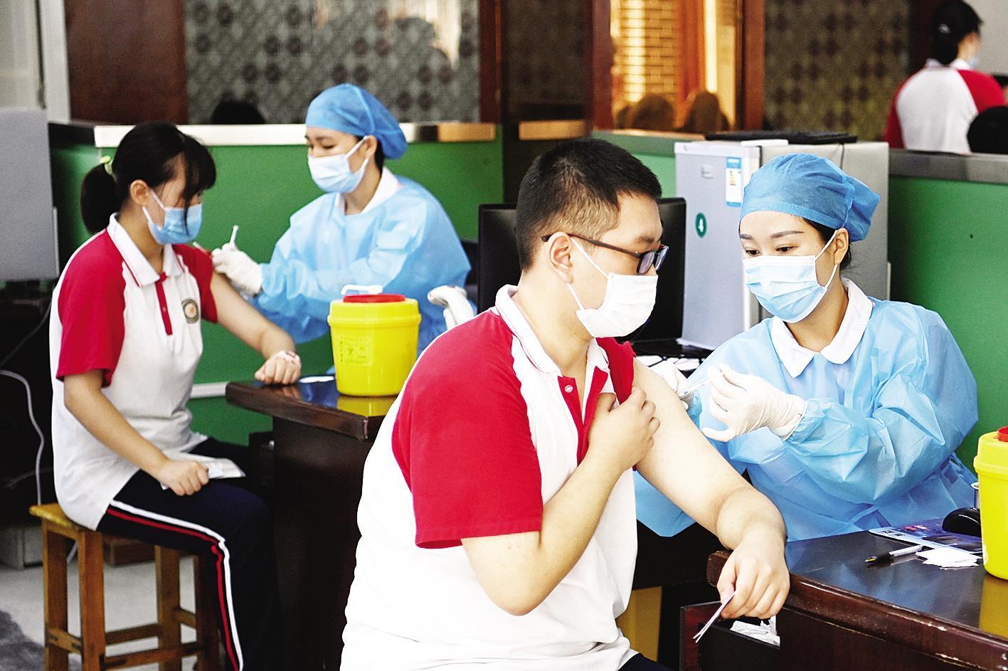 襄阳中学生接种新冠疫苗