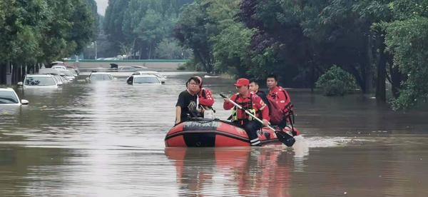 信阳这两支救援队已在郑州、新乡救援2000多名受困群众