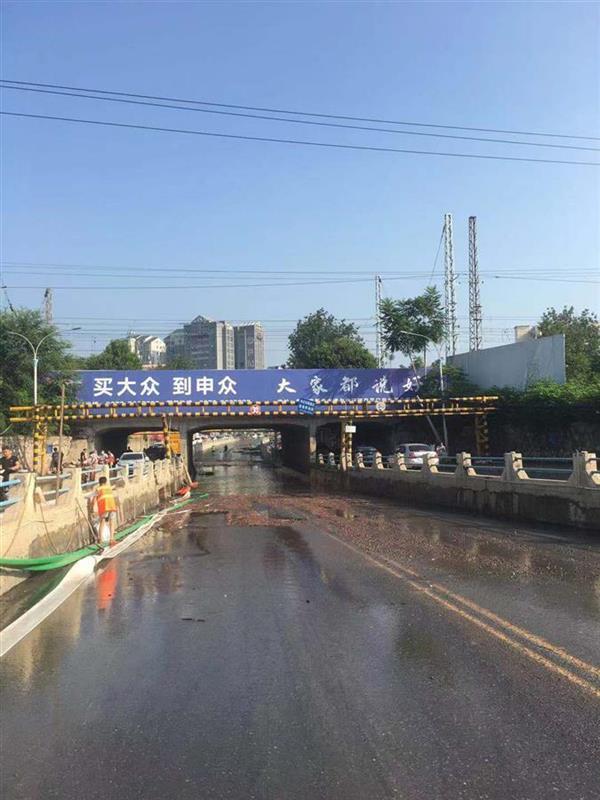 连轴20小时 抢排渍水2万方 新乡市凤泉区团结路恢复畅通