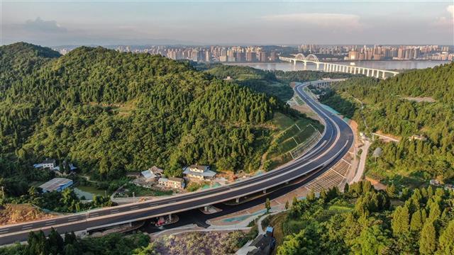 在汉央企中国一冶承建 宜昌江城大道具备通车条件