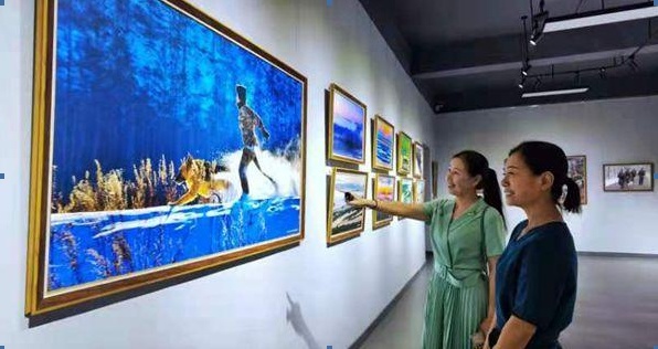 韩玉平军旅摄影艺术作品展在哈尔滨举行