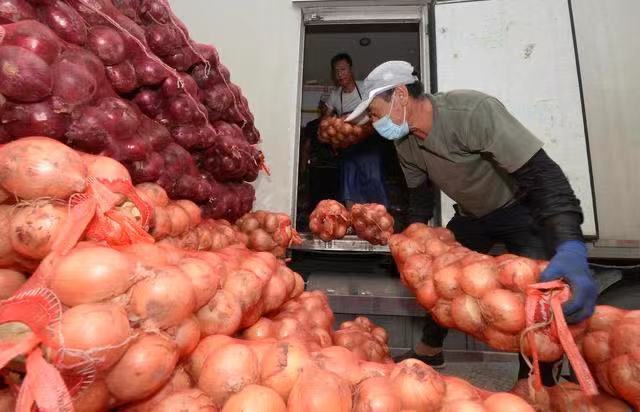 新发地市场商户捐赠首车蔬菜发往河南新乡