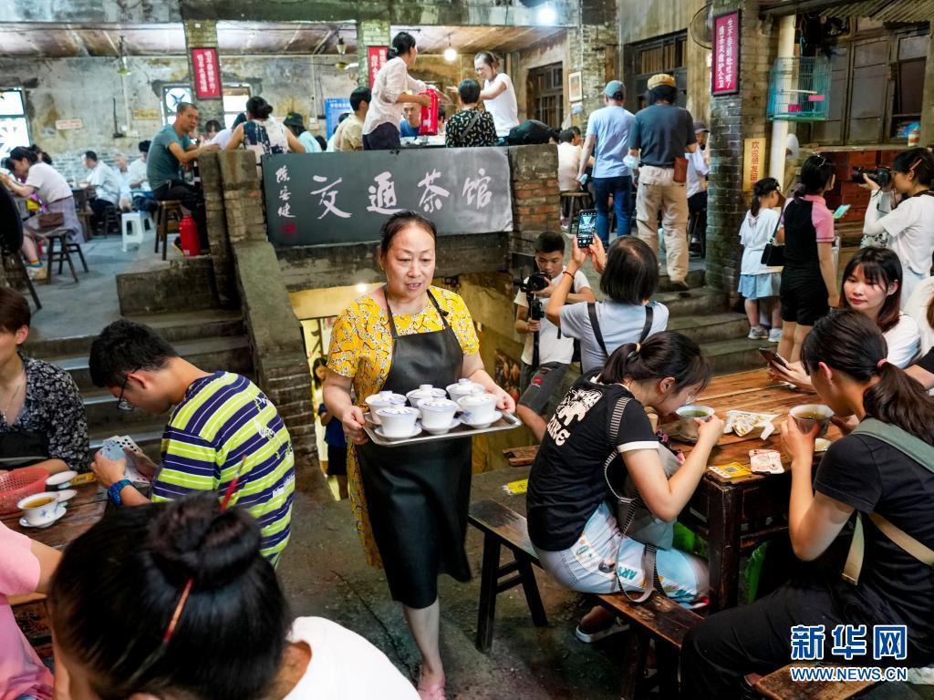 重庆交通茶馆一位画家眼中的人间万象