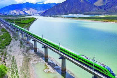 沿拉林铁路，看千里绿色长廊讲述人：西藏铁路建设有限公司环保工程师 王玉民
