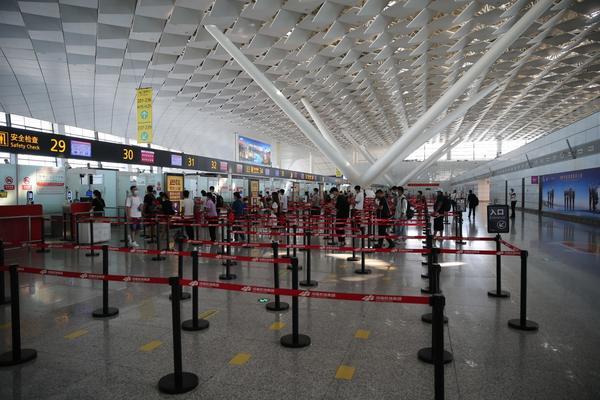 郑州机场全面落实疫情防控举措 确保航站楼空调系统新风百分百开启