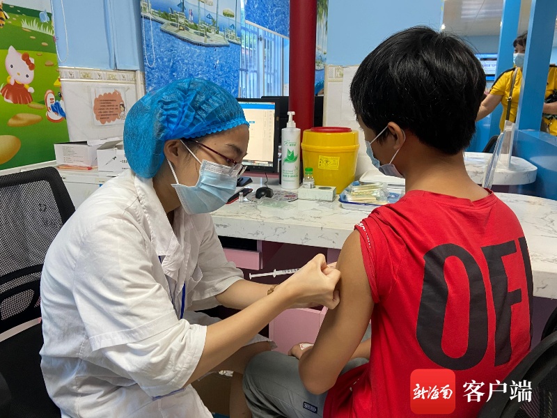 椰视频 | 海口琼山区为12岁以上青少年进行新冠病毒疫苗接种
