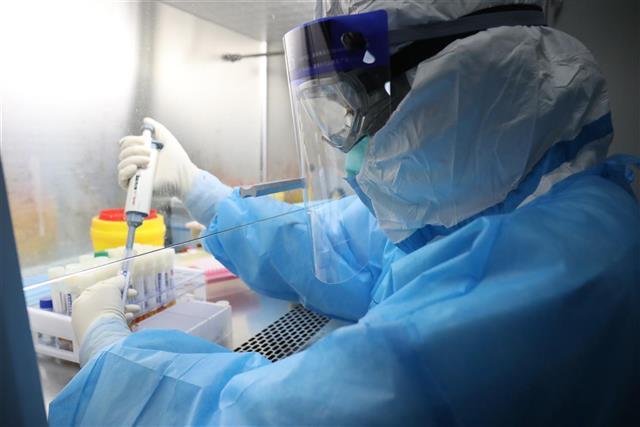 3间实验室满负荷 武汉市第一医院完成核酸检测12万人次