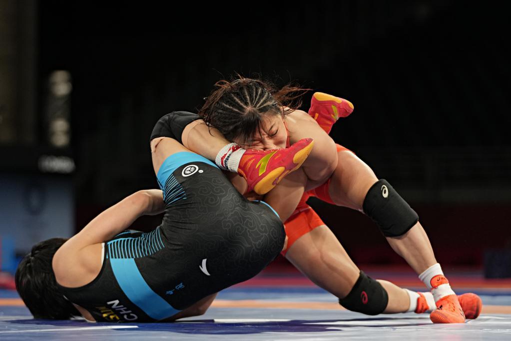 摔跤综合：孙亚楠女子自由式50公斤级摘银 中国队两铜两银收官