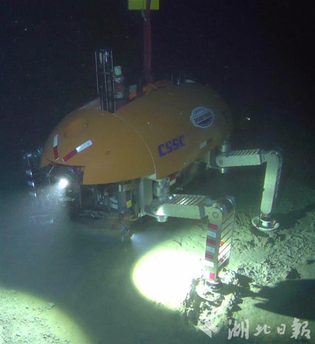 历时5年研发，深海能走会游 深海无人潜水器“麒麟”号来了