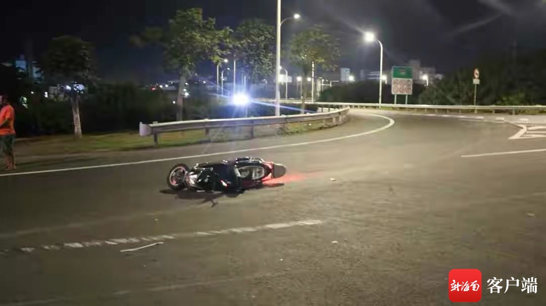 道路千万条，安全第一条！男子无证驾驶无牌摩托车与小轿车相撞致死