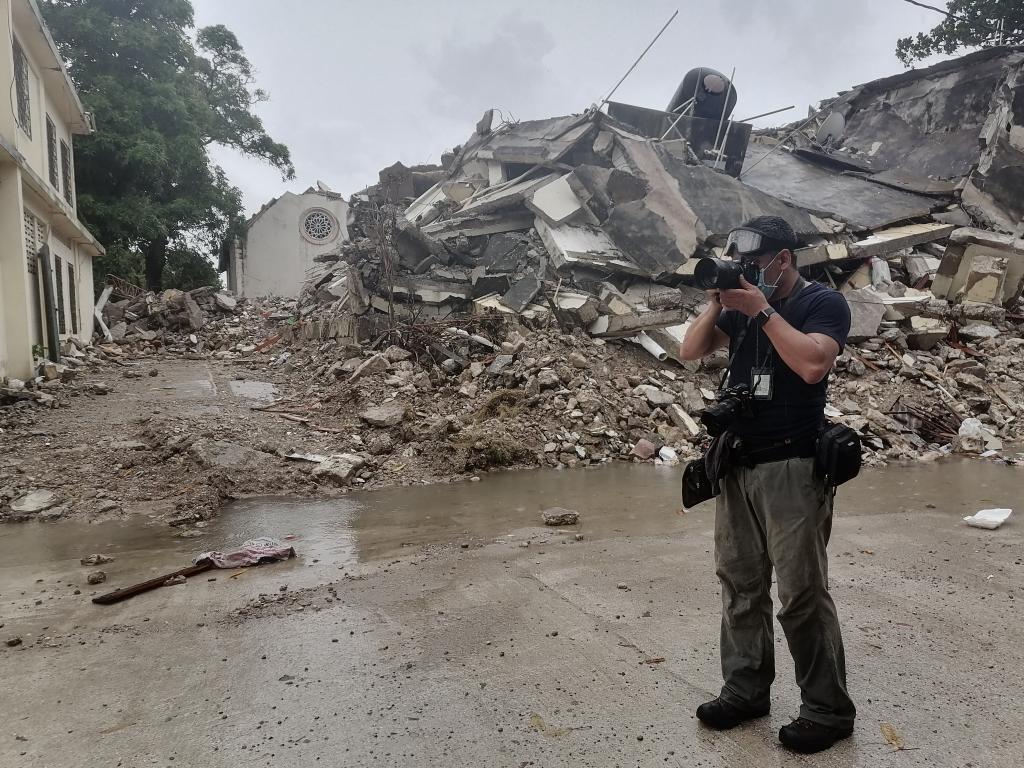 全球连线 | 相隔11年，新华社记者在海地记录的两场地震