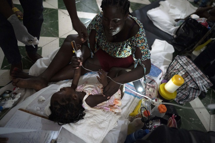 全球连线丨海地震区直击：医院挤满患者 民众露天而眠