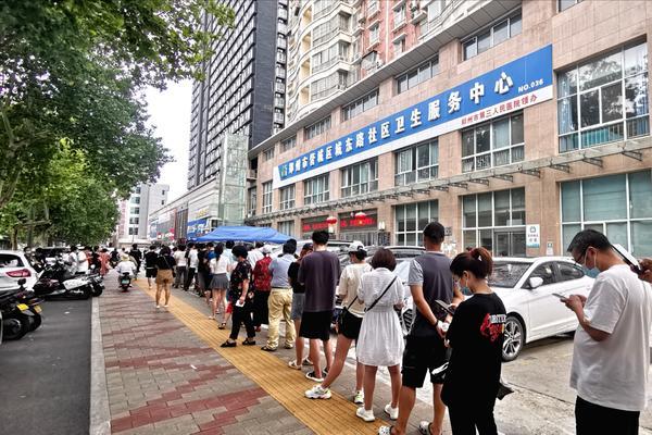 郑州全面恢复新冠疫苗接种 大河网记者实地探访：市民热情高涨 接种点排起长队