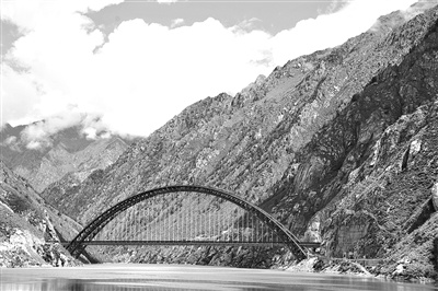 条条“天路”串起高山峡谷——西藏交通70年发展巨变