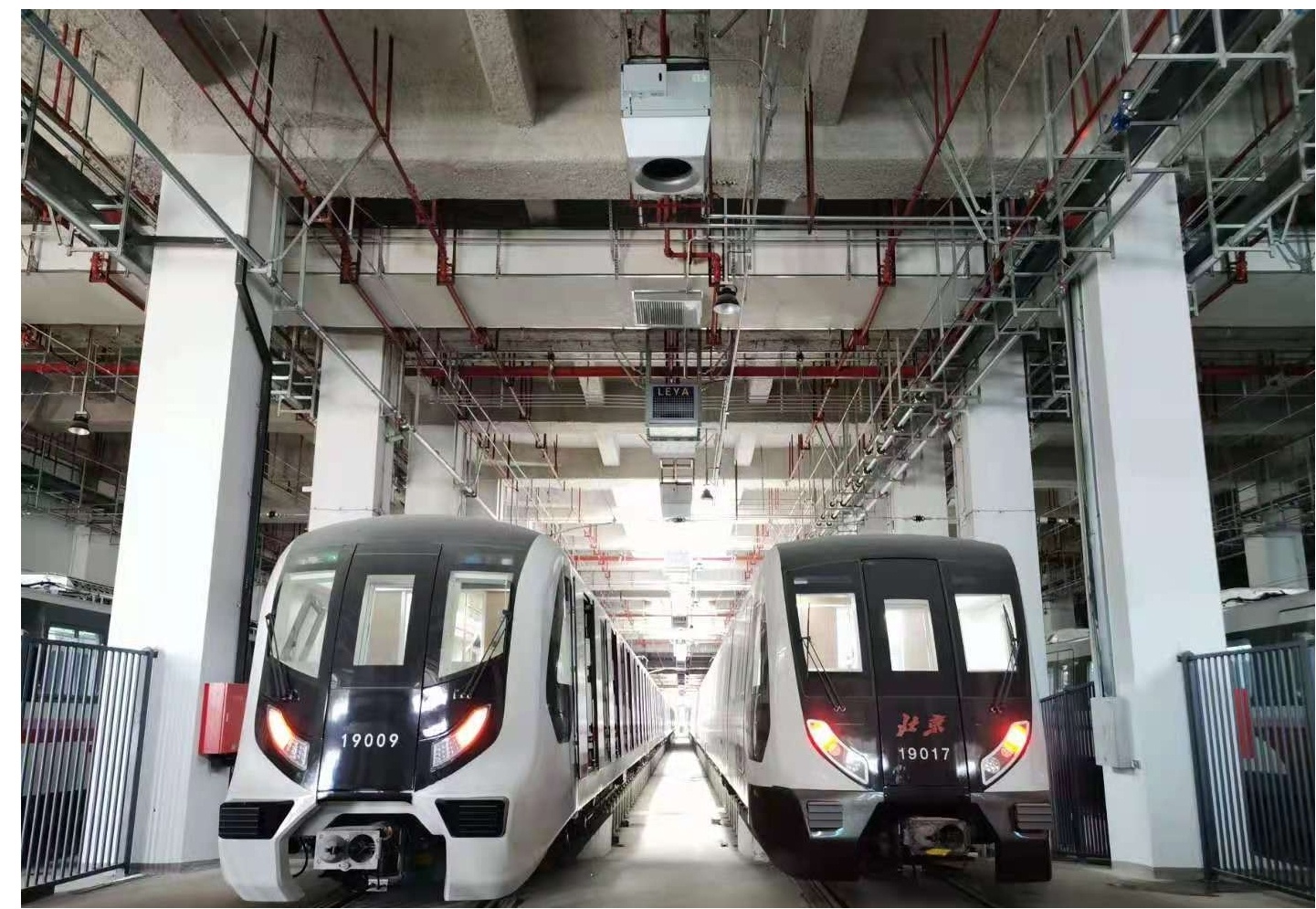 北京地铁19号线23辆列车抵达新宫车辆段，年底这条“大站快车” 大动脉将通车