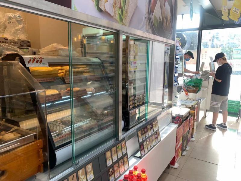 “全家”被投诉卖超期烤肠 中连协：连锁企业开展门店食品安全风险排查
