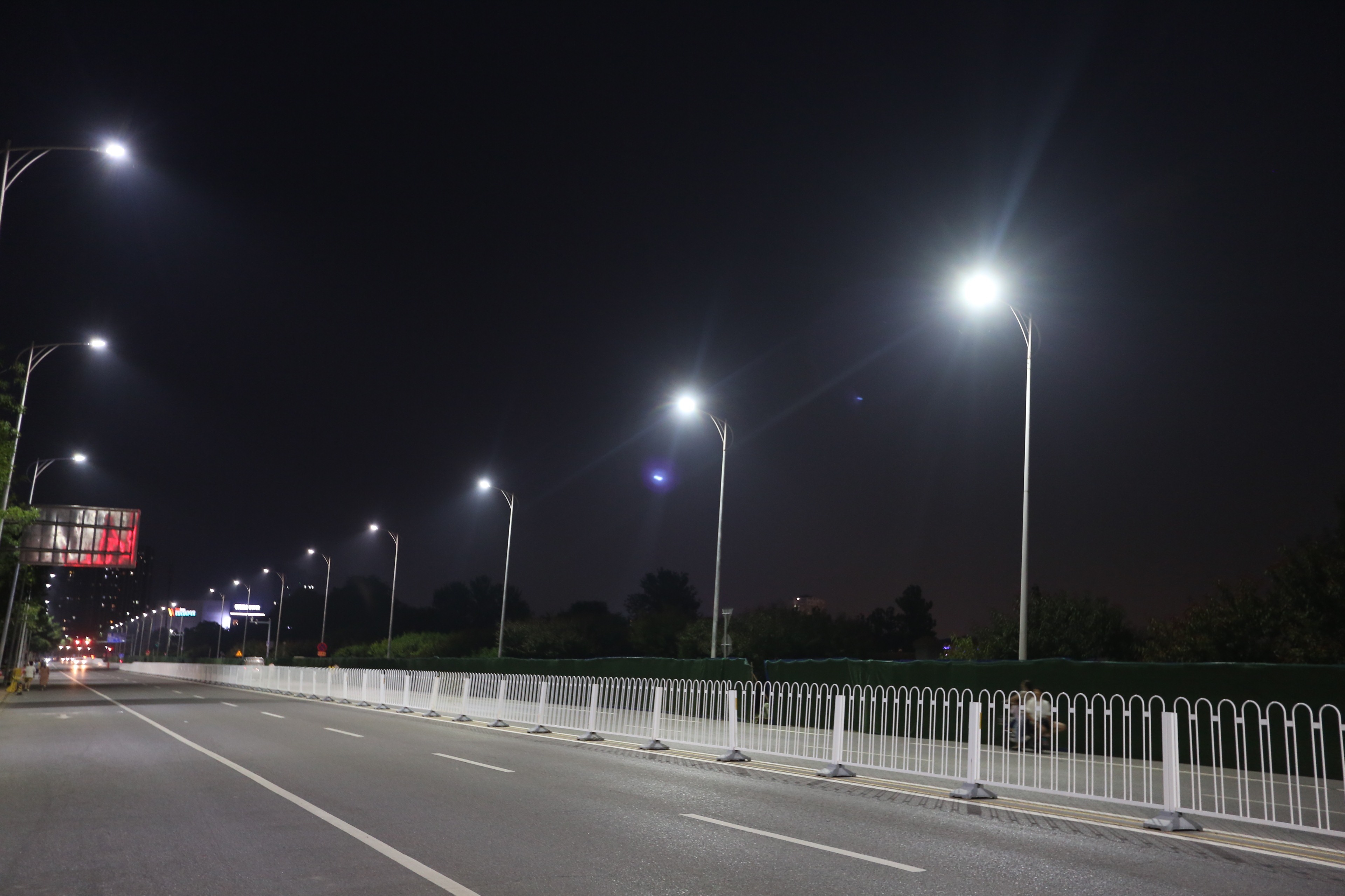 北京城市副中心112条道路“智能路灯”全覆盖
