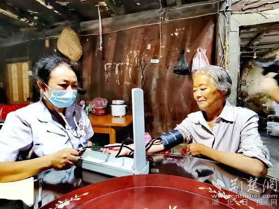 浠水县谋划397个村卫生室提档升级，实施“一村一名大学生乡村医生”项目
