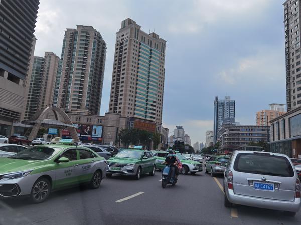 郑州市全面恢复市区巡游出租汽车及网约车运营