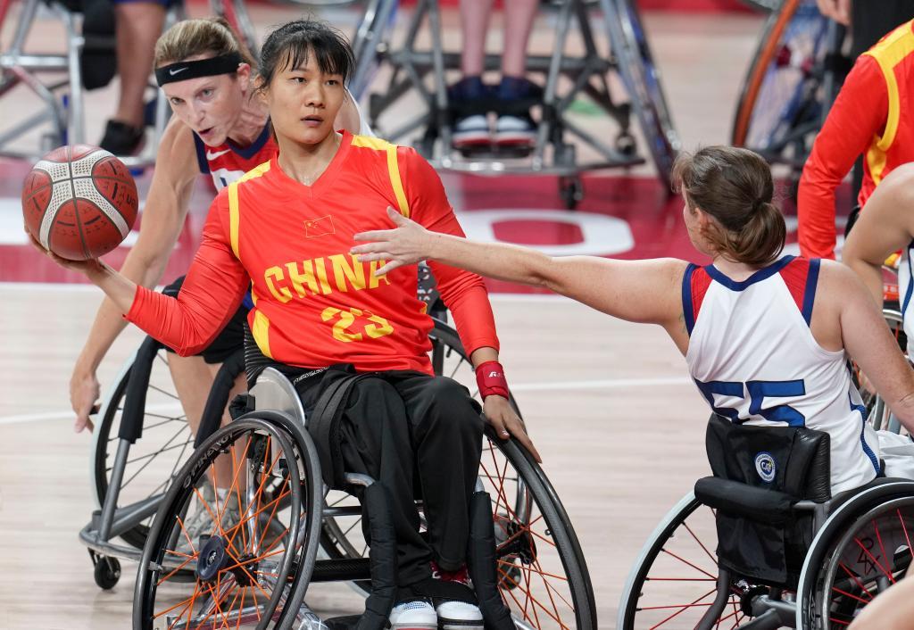 东京残奥会-轮椅篮球小组赛：中国女队胜美国女队