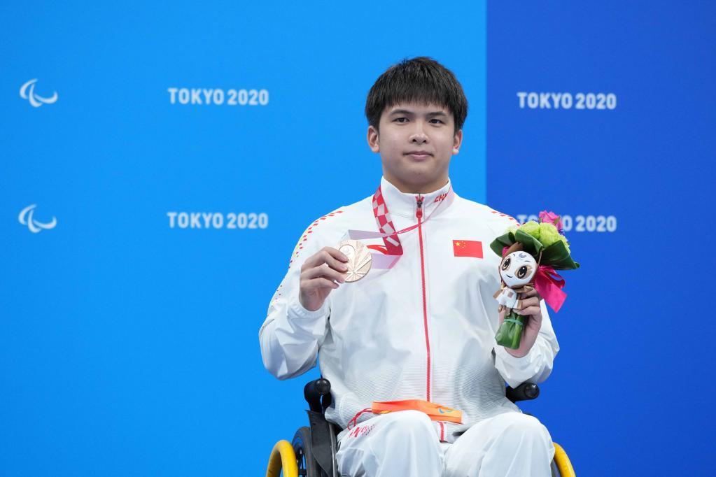 东京残奥会-李俊升获男子100米蛙泳SB5级铜牌