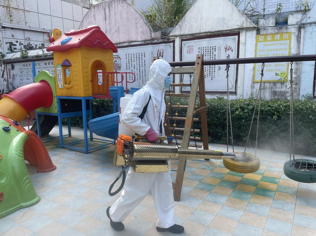 护航“开学季” 咸宁消防对10所幼儿园开展环境消杀