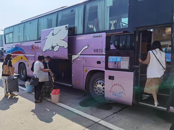 【实地探访】郑州各客运班线基本恢复运营 乘车别忘戴口罩