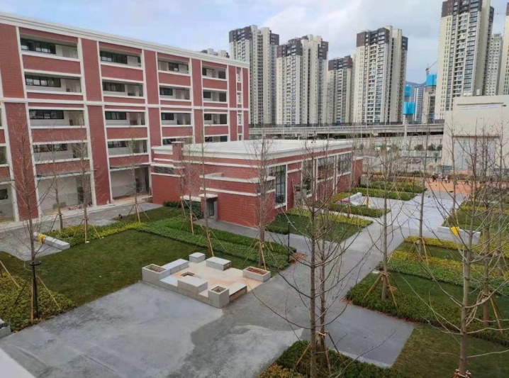 正门大厅俯视图红旗小学上悦校区的建成,将继续充分发挥红旗小学的