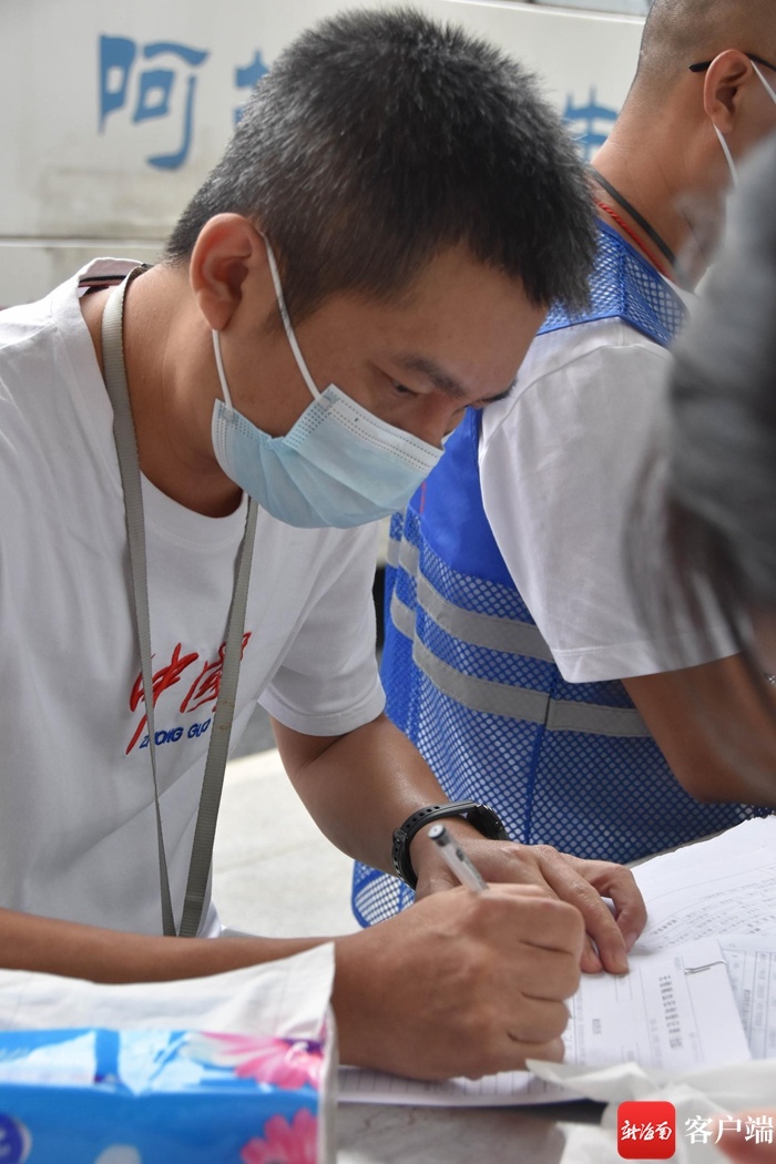三亚市妇幼保健院医护人员无偿献血11500毫升