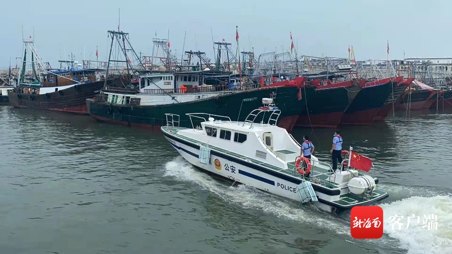 防御台风“康森” 三亚陵水利用无人机督促渔民回港上岸避风