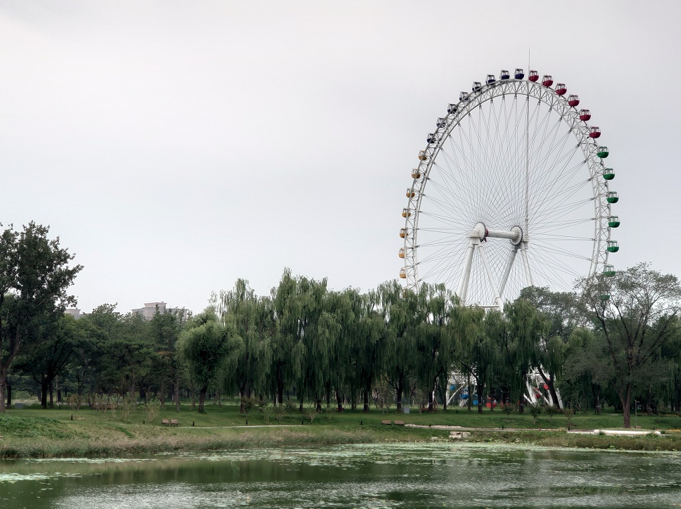 北京龙潭中湖公园本月免费开放，摩天轮进行了修缮维护