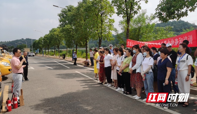 湘潭市岳塘区交通局扎实开展校车检查和安全宣传活动