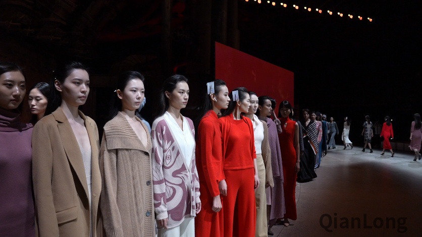 视频｜北京时装周：雪莲专场发布“温暖的陪伴”传递新时尚