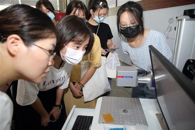 “浸润式”文化迎新，华中农大推出112项学科文化活动