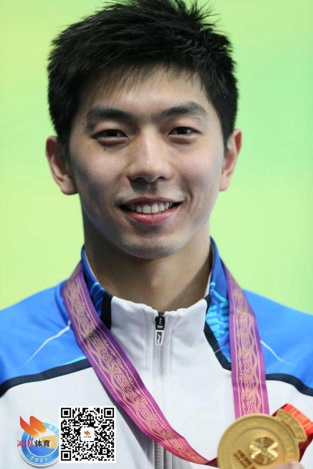 闫子贝成功卫冕 湖北队包揽男子100米蛙泳冠亚军