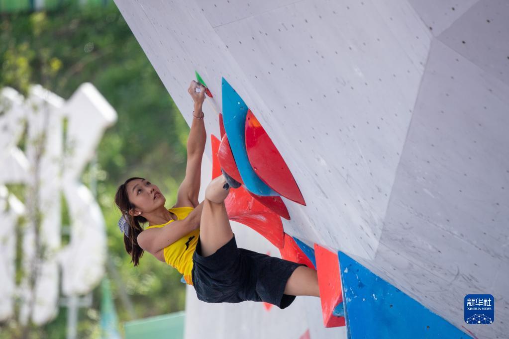 全运会-攀岩成人组女子两项全能决赛：广东队选手张悦彤夺得冠军