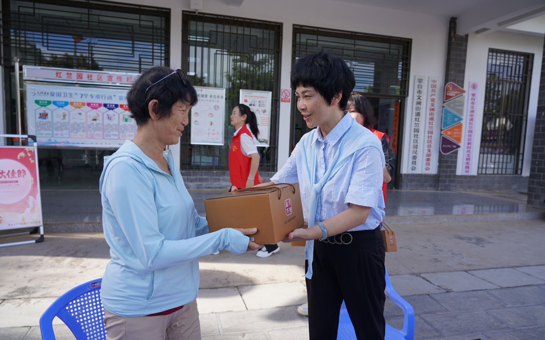 蒙自市政府办联合社区开展中秋节主题活动_要闻_红河频道_云南网