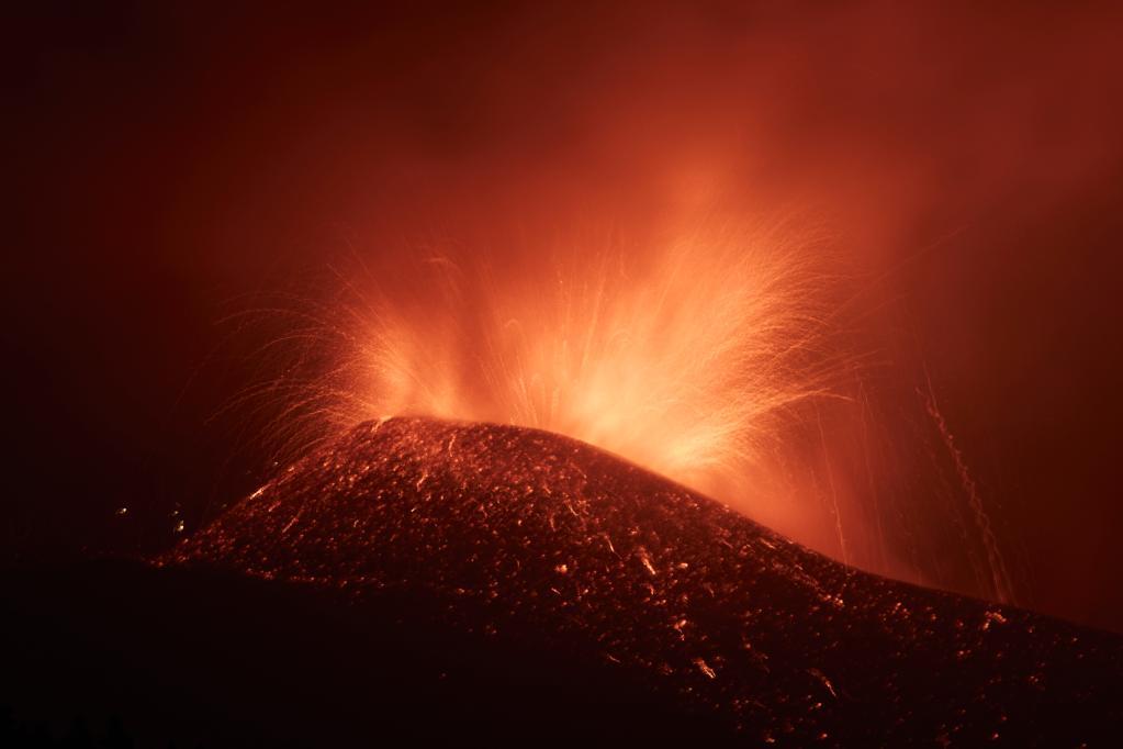 全球连线 丨 火山仍在喷发！这个三毛曾“流浪”的西班牙小岛怎样了？
