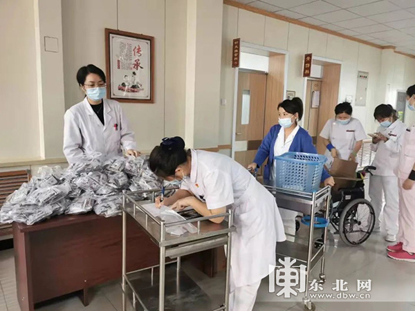 黑龙江中医药大学集结四所附属医院300余人支援核酸采集工作