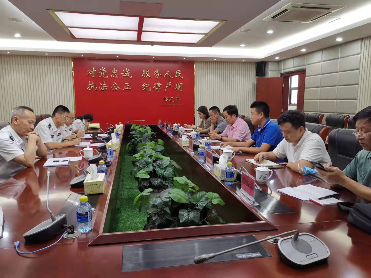 海南省交警总队邀请行业驾驶人代表座谈听民意