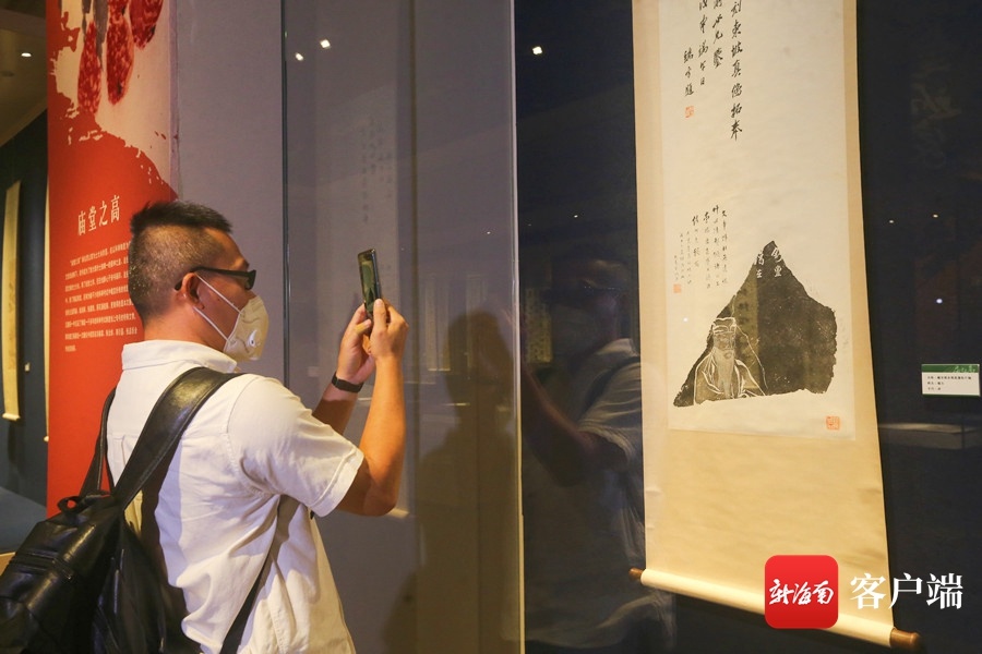苏东坡真像拓片在海南省博物馆展出