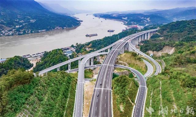 三峡翻坝江北高速公路今日开通试运营