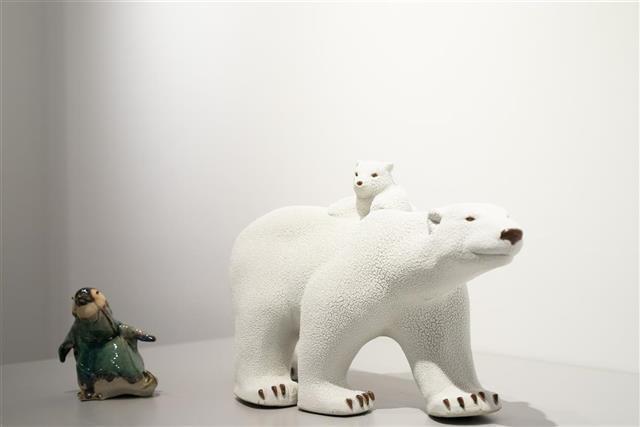 国庆期间，来武汉看采风于极地的陶瓷雕塑艺术作品展