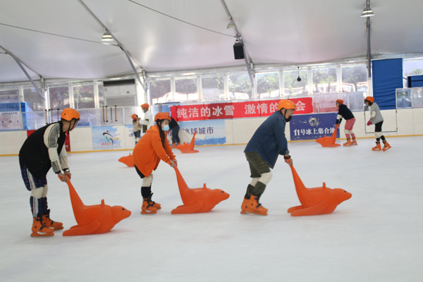 北京朝阳开展2021年冰雪体验活动 每年冰雪活动总参与人次超百万