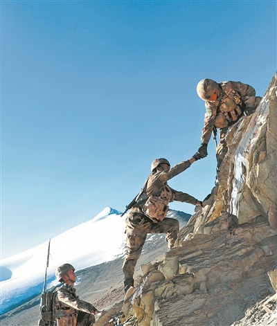 跋山涉水 巡守边界——新疆喀什军分区维一勒麻边防连官兵巡逻执勤影像