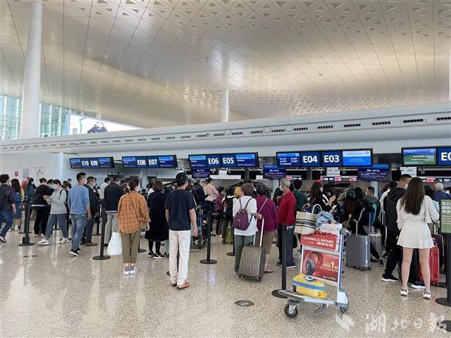 国庆期间，武汉天河机场旅客吞吐量54.2万人次
