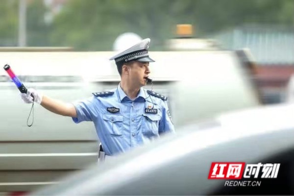 国庆期间湖南交警日均出警22369人次 查获重点交通违法45718起