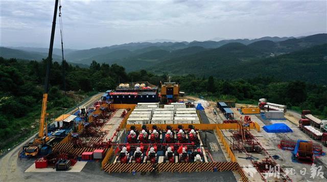 江汉油田涪陵累产页岩气400亿立方米，可供1亿户家庭连续用气800天